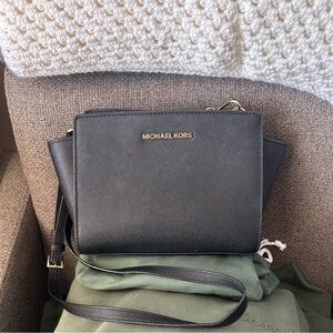 Michael Kors Elegant Black Crossbody Bag